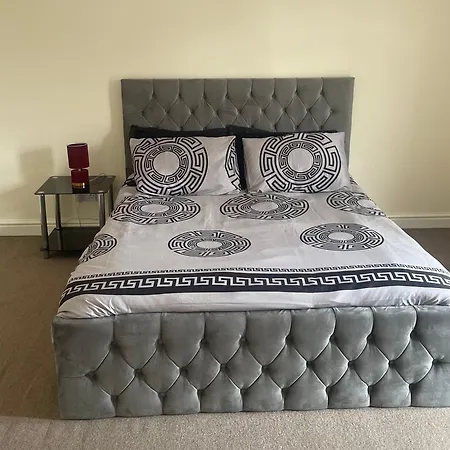 Luxestay Rooms - Old Trafford Manchester-3
